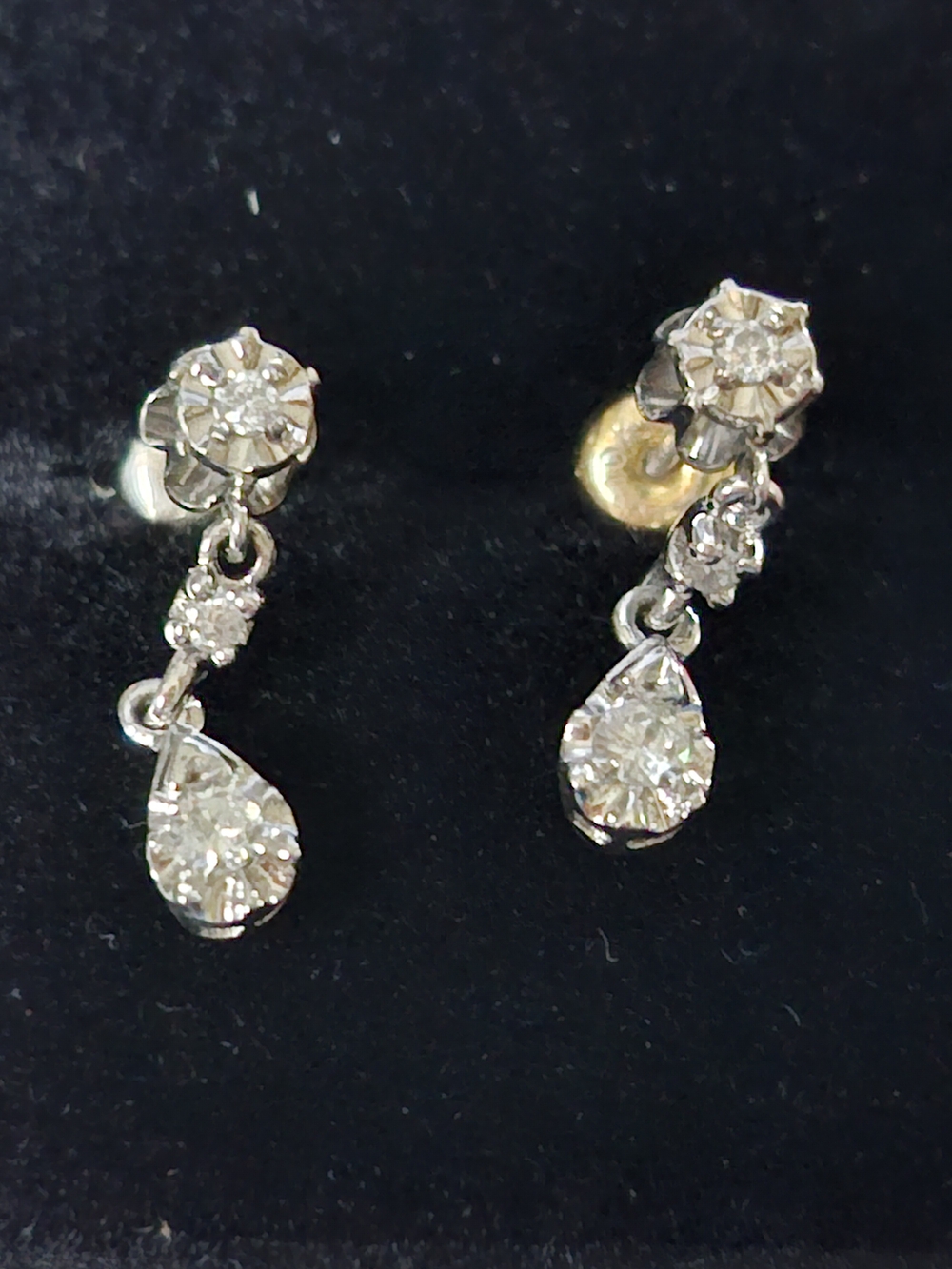 14K White Gold Diamond Drop Earrings